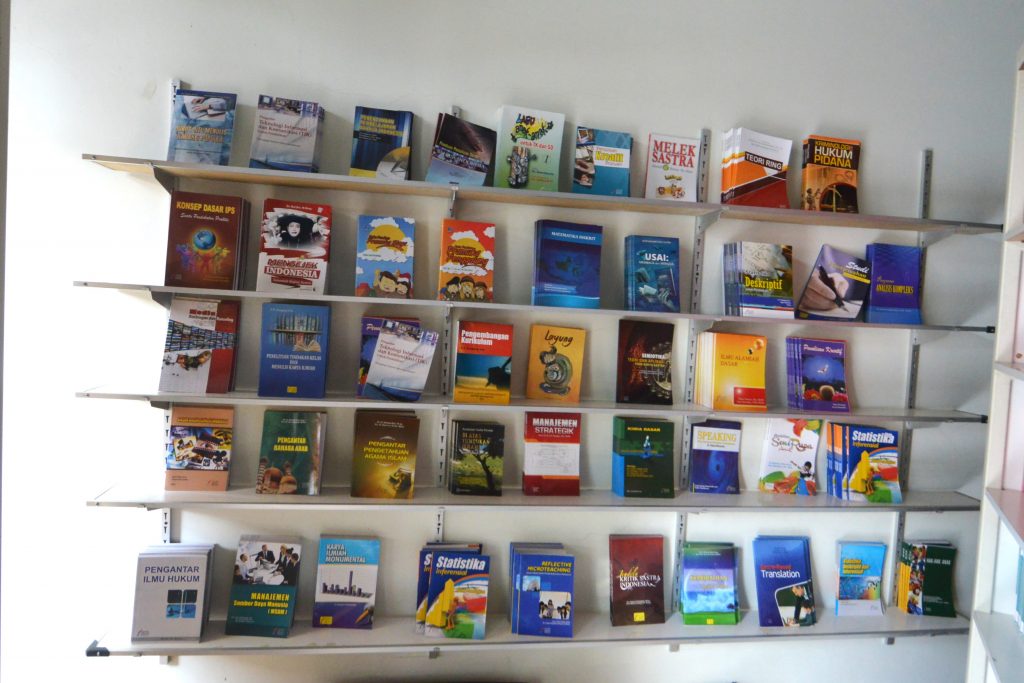 Toko Buku Universitas